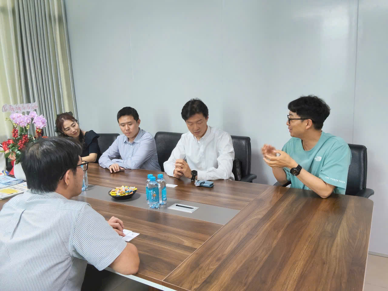 Trao đổi với phía đại diện trường Đại học Gachon